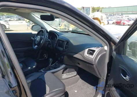 2018 Jeep Compass Latitude 4X4 from USA, damaged, VIN 3C4NJDBB7JT435935